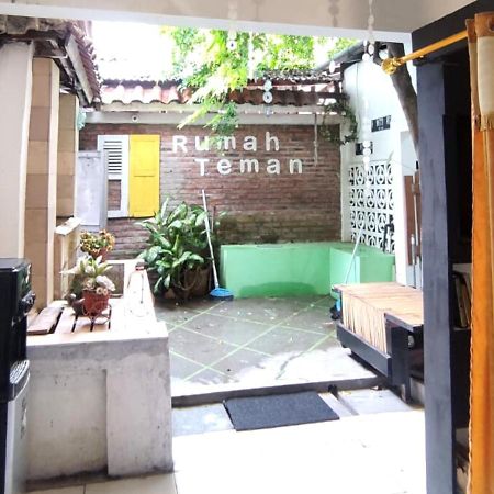 Rumah Teman Hostel Семаранг Экстерьер фото