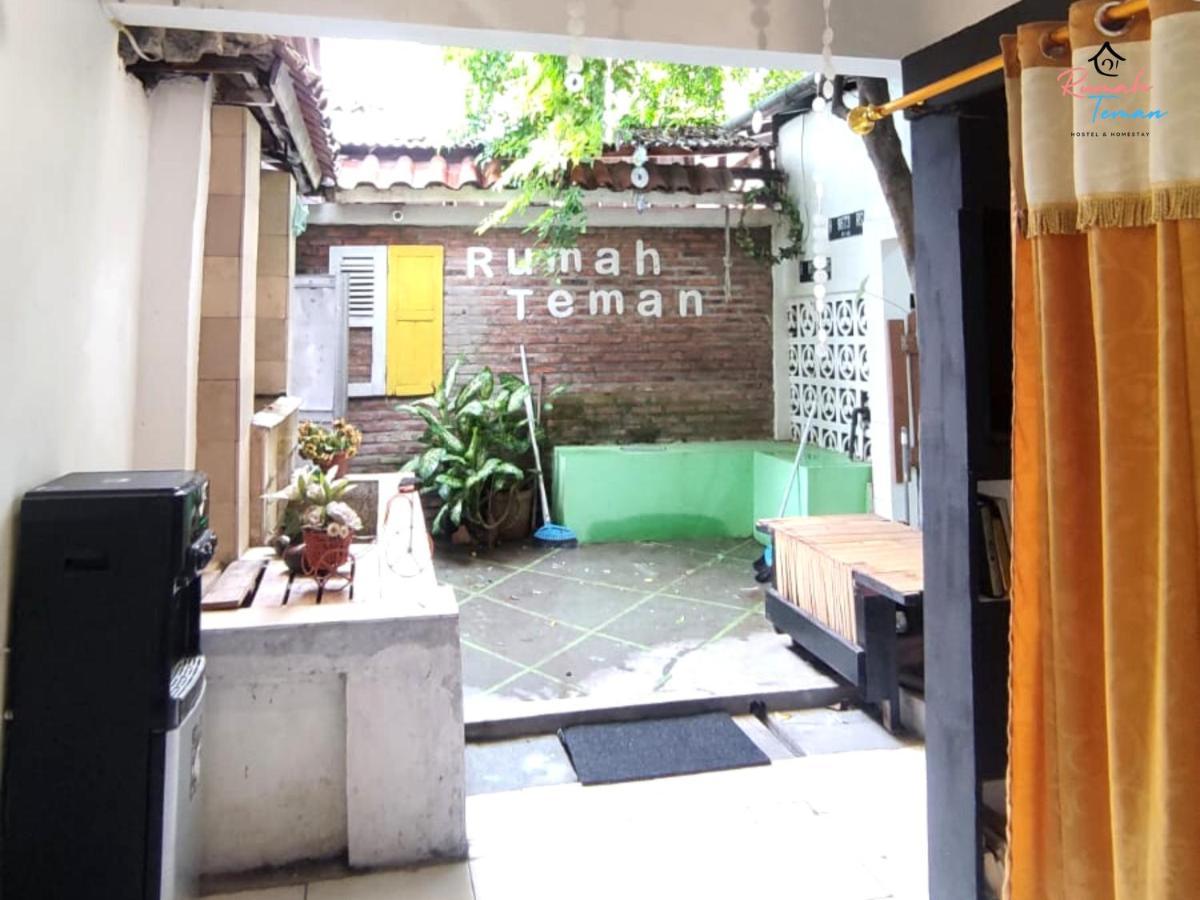 Rumah Teman Hostel Семаранг Экстерьер фото